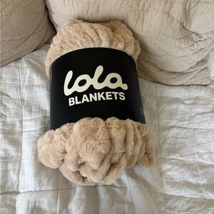 Plush Throw Blanket - Beige